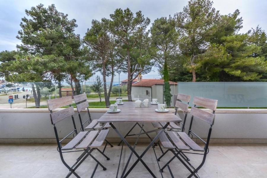 Lux Hotel Novigrad  Exterior photo